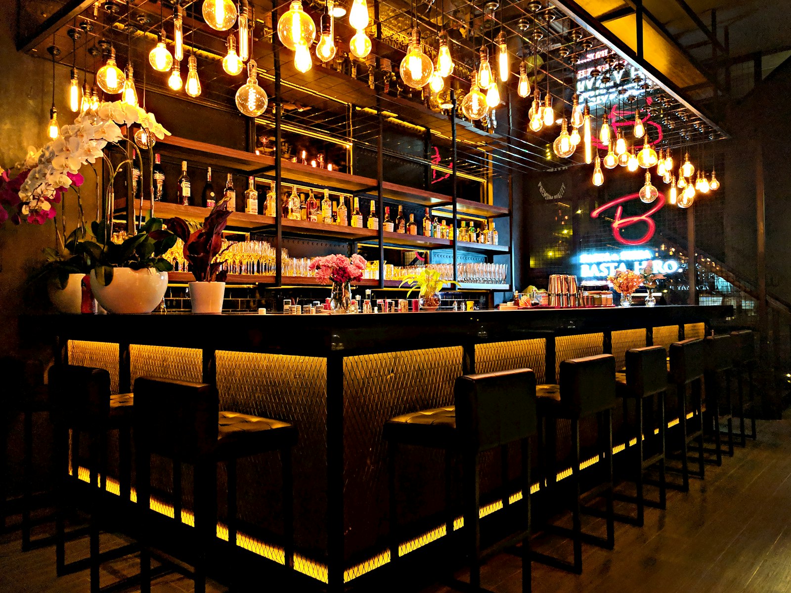 Porcelain Social dining photo